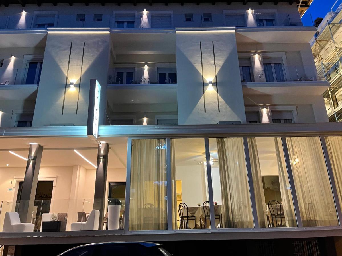 Hotel Vienna Rivazzurra Rimini Exteriör bild