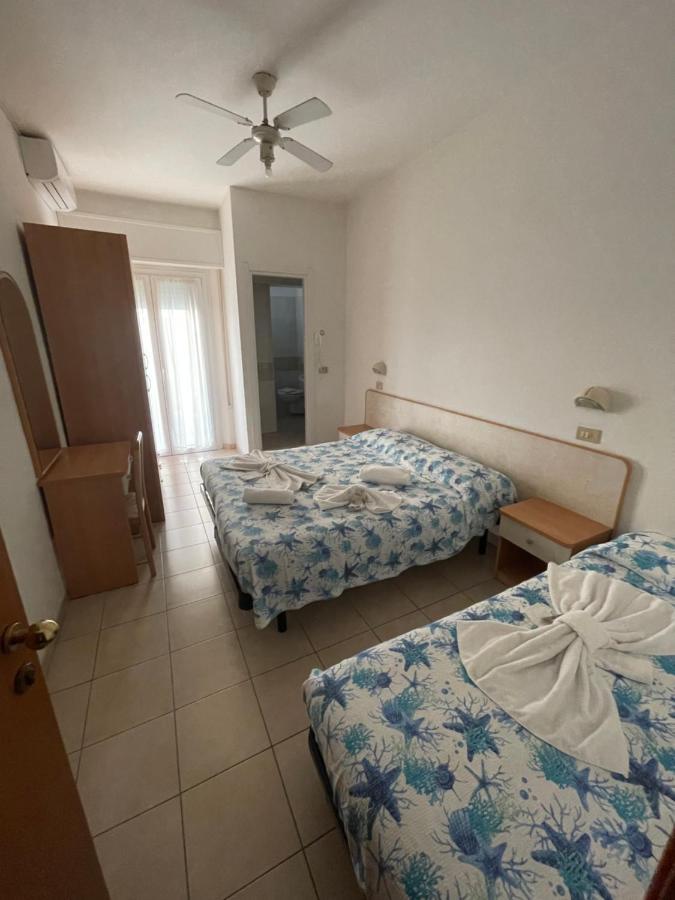Hotel Vienna Rivazzurra Rimini Exteriör bild