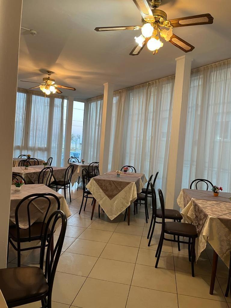 Hotel Vienna Rivazzurra Rimini Exteriör bild