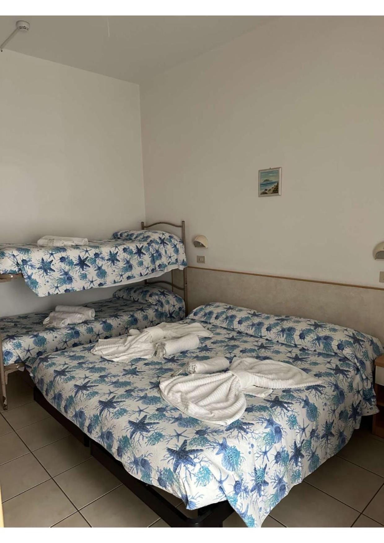 Hotel Vienna Rivazzurra Rimini Exteriör bild