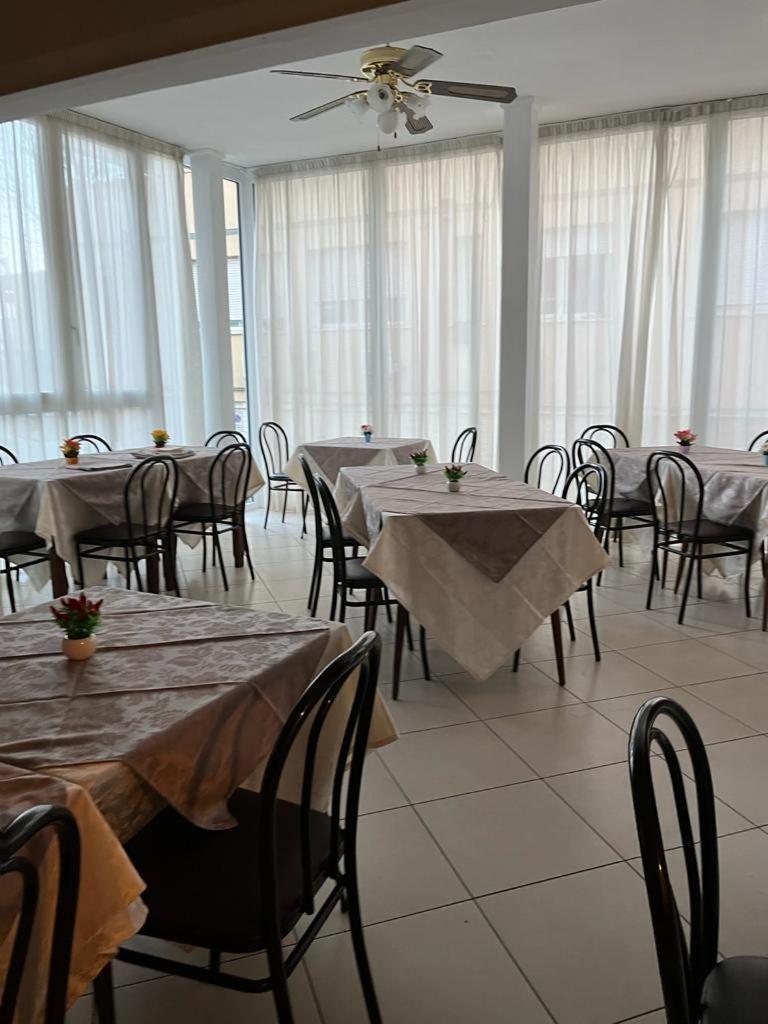 Hotel Vienna Rivazzurra Rimini Exteriör bild
