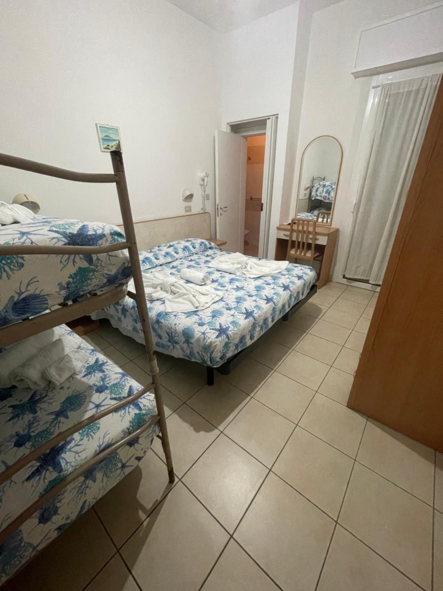 Hotel Vienna Rivazzurra Rimini Exteriör bild