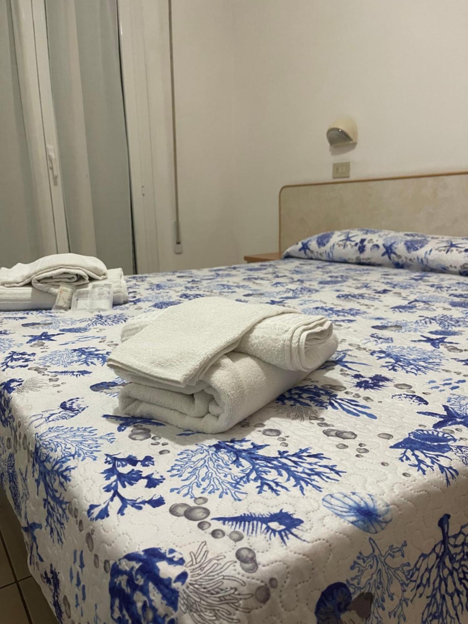 Hotel Vienna Rivazzurra Rimini Exteriör bild
