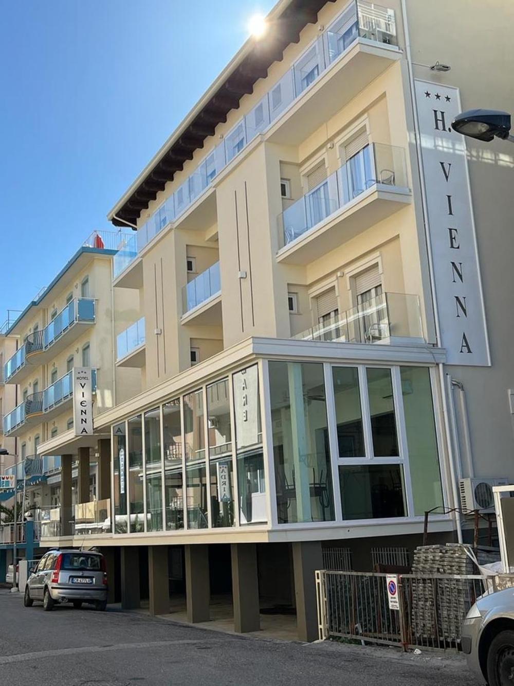 Hotel Vienna Rivazzurra Rimini Exteriör bild