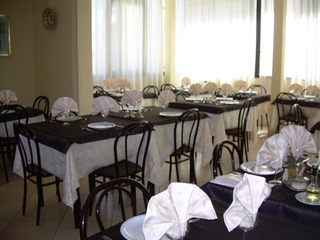 Hotel Vienna Rivazzurra Rimini Exteriör bild